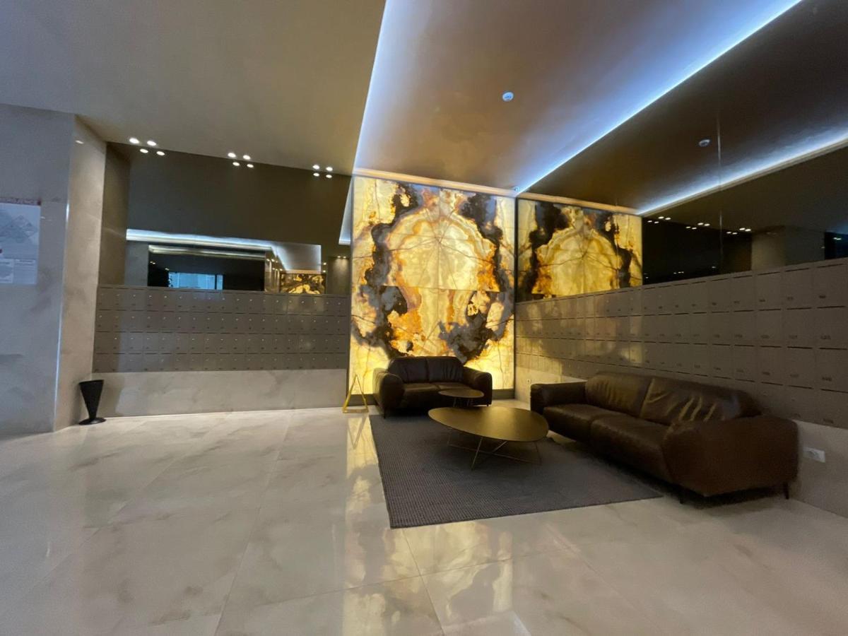 Ambassador Skyline Apartments Tirana Esterno foto